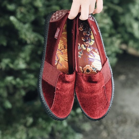 Urban Outfitters Shoes - Ultra Comfort Deluxe Velvet Red Sporty Sneakers